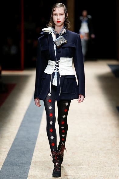 prada collezione autunno inverno 2016|Sfilata Prada Milano Fashion Week AI 2016.